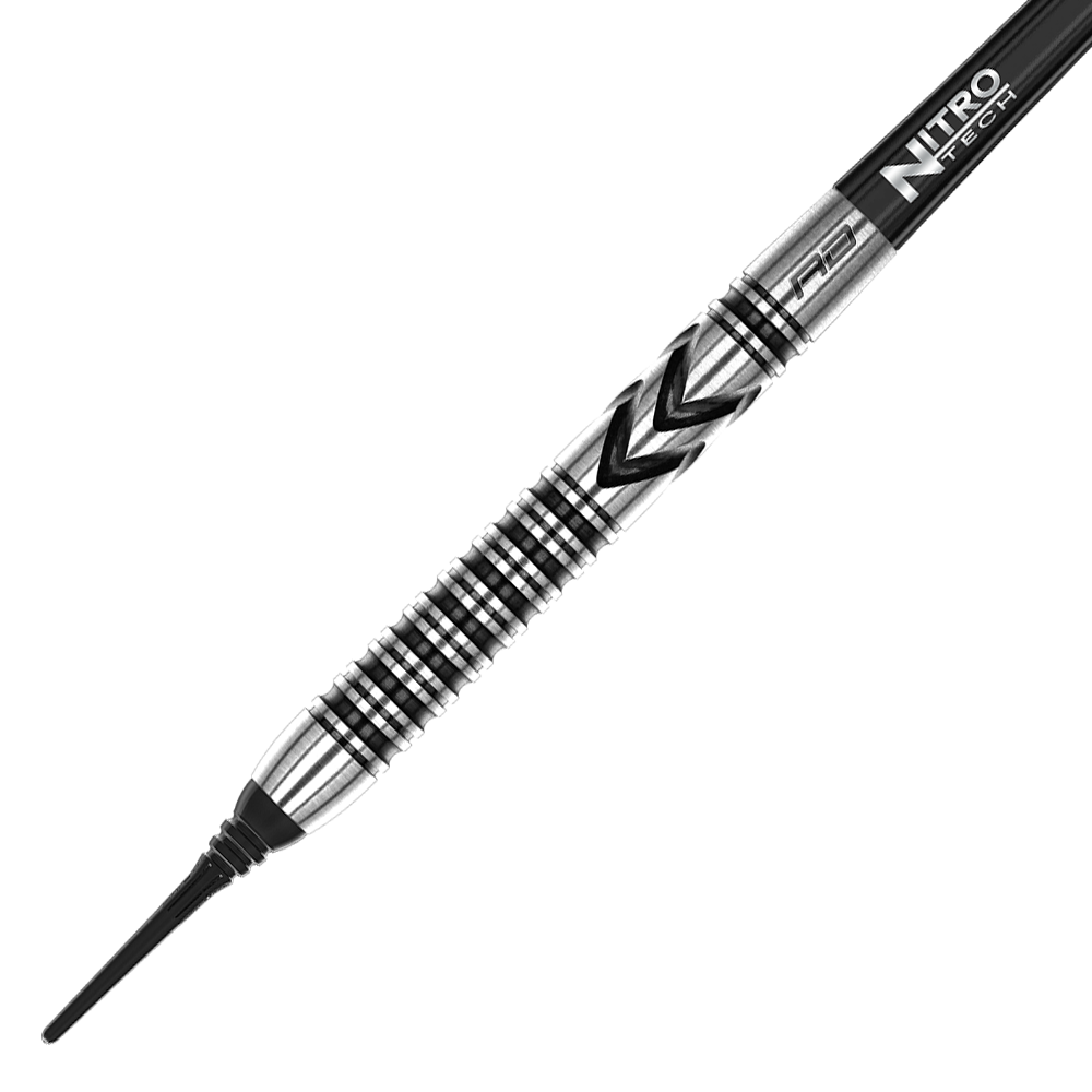 RD2471_Red_Dragon_Gerwyn_Price_Thunderbolt_Softdarts_2 Das Bild zeigt den Red Dragon Gerwyn Price Thunderbolt Softdart mit einem Gewicht von 20g. Der Dart ist silberfarben mit schwarzen Rillen und einer markanten Gravur.