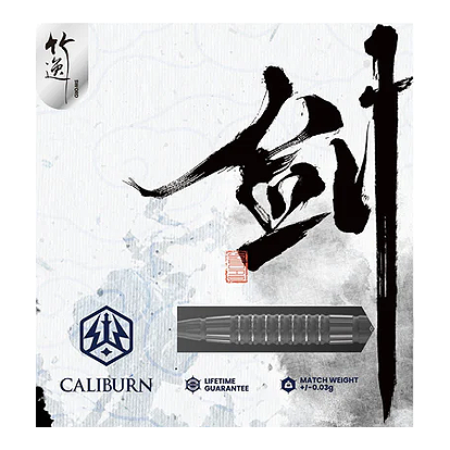 Caliburn Sword S3 steel darts - 23g Das Bild zeigt die Verpackung der "Caliburn Sword S3 Steeldarts - 23g". Auf der Verpackung sind ein Dartpfeil, das Caliburn-Logo und stilisierte Schriftzeichen zu sehen.