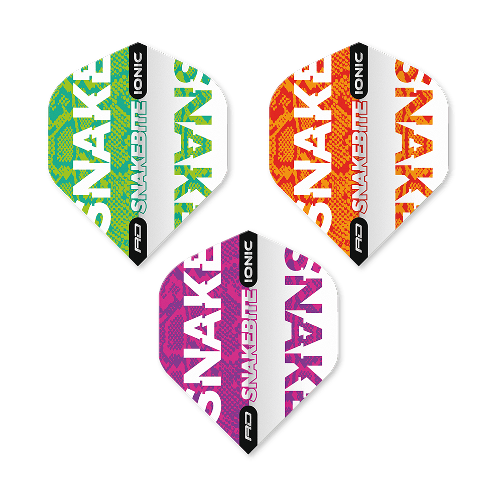 Das Bild zeigt drei verschiedenfarbige Dart-Flights aus dem "Red Dragon Hardcore Ionic Snakebite Flight Selection Pack1". Die Flights sind in Grün, Orange und Pink gestaltet und tragen den Schriftzug "Snakebite Ionic".
