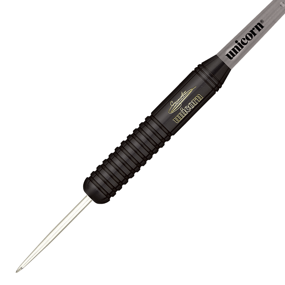 27664_Unicorn_Black_Brass_Gary_Anderson_V2_Steeldarts_2 Das Bild zeigt den Unicorn Black Brass Gary Anderson V2 Steeldart. Der Dartpfeil ist schwarz mit silberner Spitze und hat das Unicorn-Logo auf dem Griff.