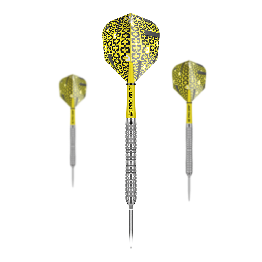 Target Bolide 04 Swiss Point steel darts Das Bild zeigt drei Steeldarts des Modells "Target Bolide 04 Swiss Point" mit gelb-schwarzen Flights. Die Darts haben einen silbernen, geriffelten Schaft und gelbe "Pro Grip" Stiele.