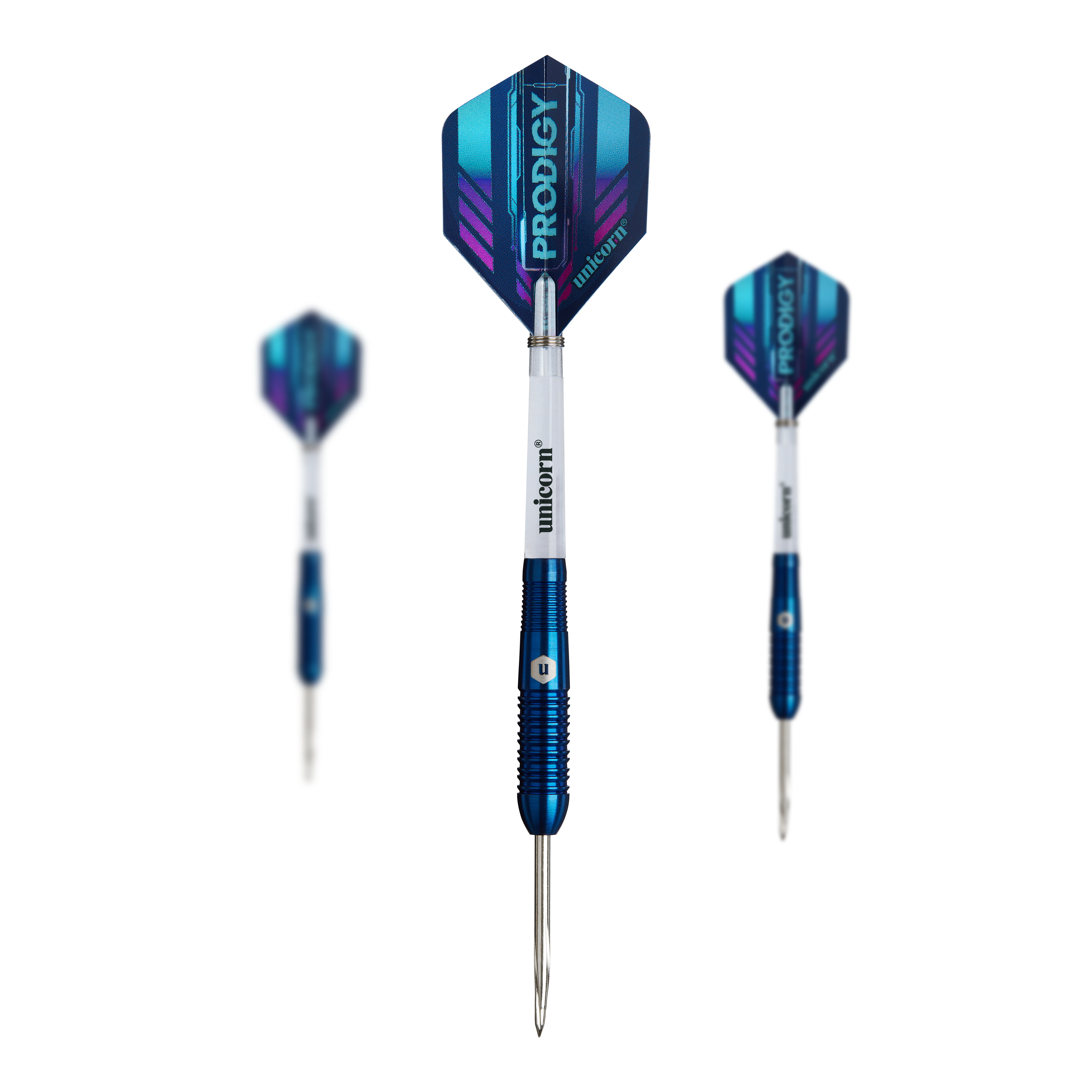 Unicorn Prodigy 02 Torpedo steel darts Das Bild zeigt drei "Unicorn Prodigy 02 Torpedo Steeldarts" mit blauen Flights und silber-blauen Schäften. Die Pfeile sind scharf und für das Steeldartspiel geeignet.
