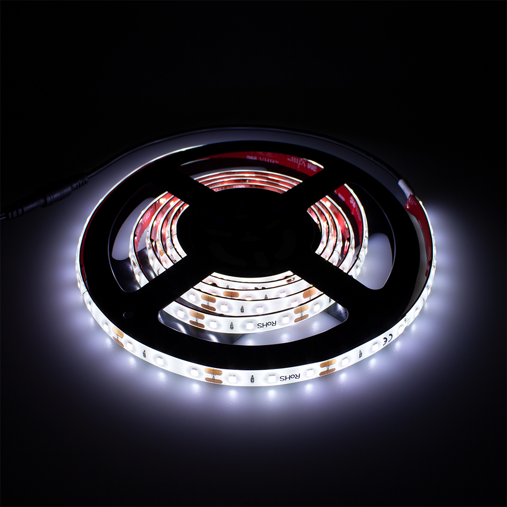 Target-Corona-Ersatzteil-LED-Band-2 Das Bild zeigt ein aufgewickeltes LED-Band, das leuchtet. Es handelt sich um das Produkt "Target CORONA Vision Ersatzteil LED-Band".