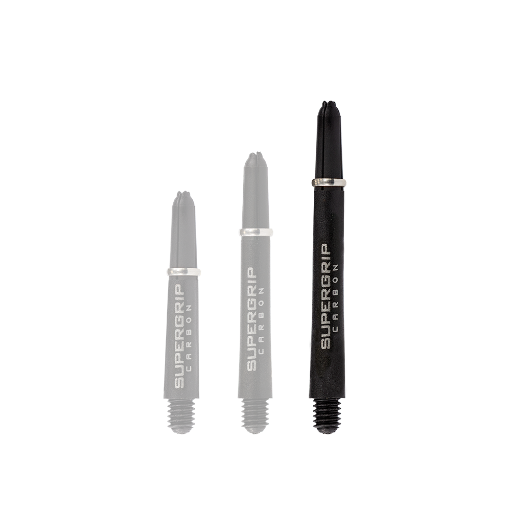 HR356_Harrows_Supergrip_Carbon_Shafts_Silber_47mm_1 Das Bild zeigt drei schwarze Harrows Supergrip Carbon Shafts in unterschiedlichen Längen. Auf jedem Schaft steht in silberner Schrift "Supergrip Carbon".