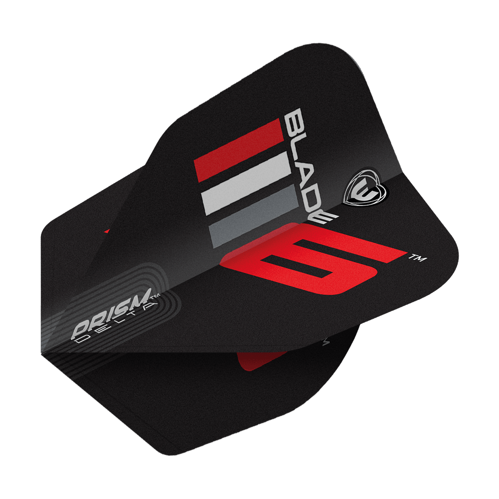 Winmau Prism Delta Blade 6 No6 Flights Das Bild zeigt ein schwarzes Dart Flight mit der Aufschrift „Blade 6“ in Rot und Weiß. Es handelt sich um das Produkt „Winmau Prism Delta Blade 6 No6 Flights“.