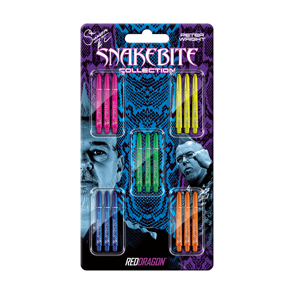 X0803_Red_Dragon_Peter_Wright_Snakebite_Shaft_Card_Medium_1 Das Bild zeigt die Verpackung des Produkts "Red Dragon Peter Wright Snakebite Shaft Card Medium" mit verschiedenfarbigen Dart-Schäften. Auf der Verpackung sind auch Bilder von Peter Wright und ein farbenfrohes Schlangenhautmuster zu sehen.