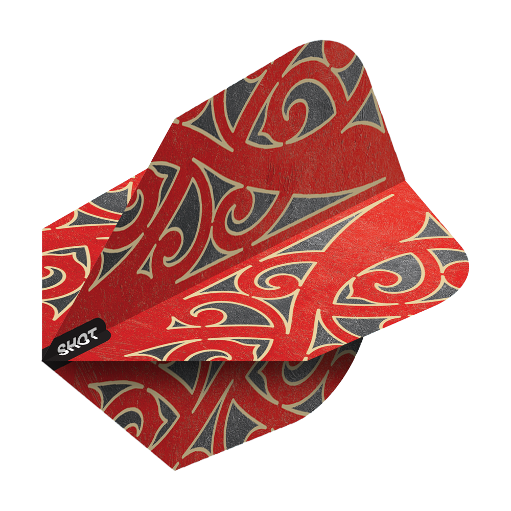 Shot Warrior Taiaha No6 Flights Das Bild zeigt die Shot Warrior Taiaha No6 Flights, ein Dart-Flügel-Set. Die Flights sind rot mit auffälligen, traditionellen Mustern in Schwarz und Beige gestaltet.