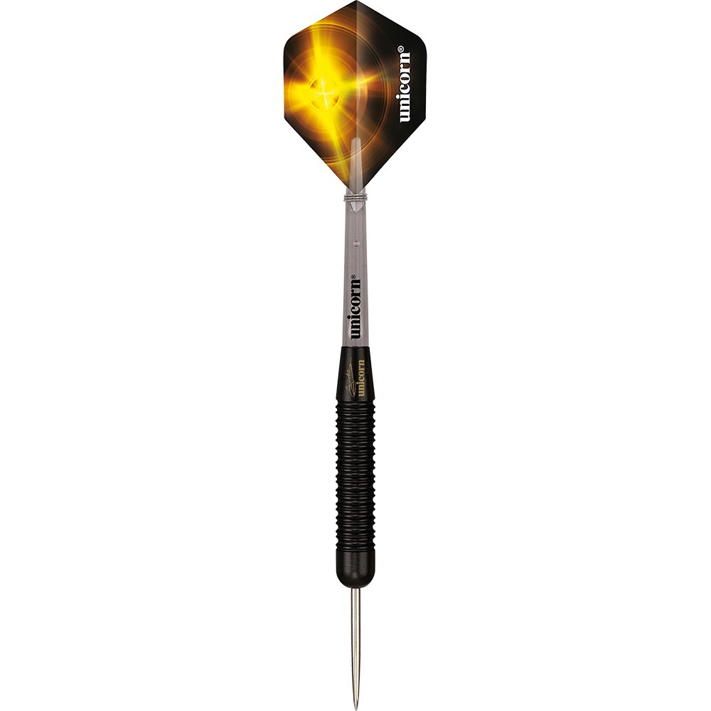 Das Bild zeigt einen Unicorn Black Brass Gary Anderson V1 Steeldart. Der Dartpfeil hat ein schwarzes Griffstück und eine schwarz-goldene Flight mit einem leuchtenden Design.