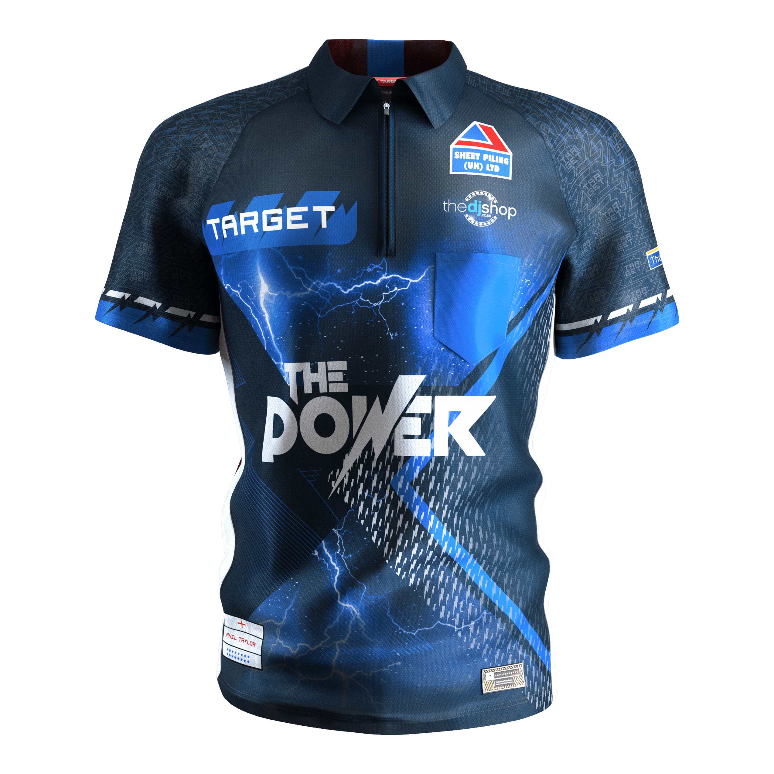 Target Coolplay Phil Taylor 2025 dart shirt Das Bild zeigt das "Target Coolplay Phil Taylor 2025 Dartshirt" in dunklem Blau mit auffälligen Blitz- und Schriftzug-Designs. Auf der Vorderseite stehen die Worte "THE POWER" und verschiedene Logos.