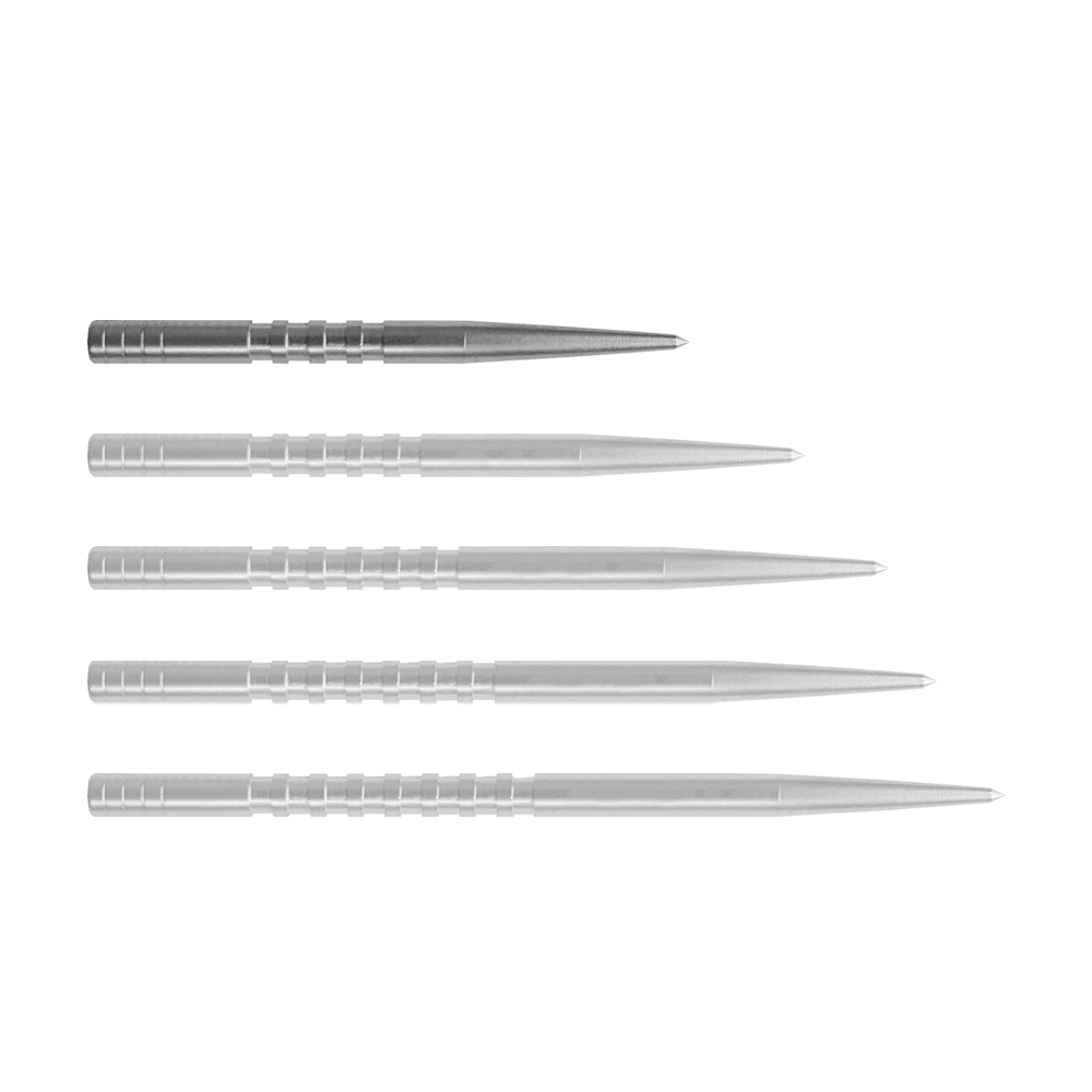Condor Beak Point With Cut dart tips Auf dem Bild sind fünf silberne Dartspitzen nebeneinander zu sehen. Sie haben eine gerade Form mit feinen Rillen im hinteren Bereich und einer spitzen Vorderseite.