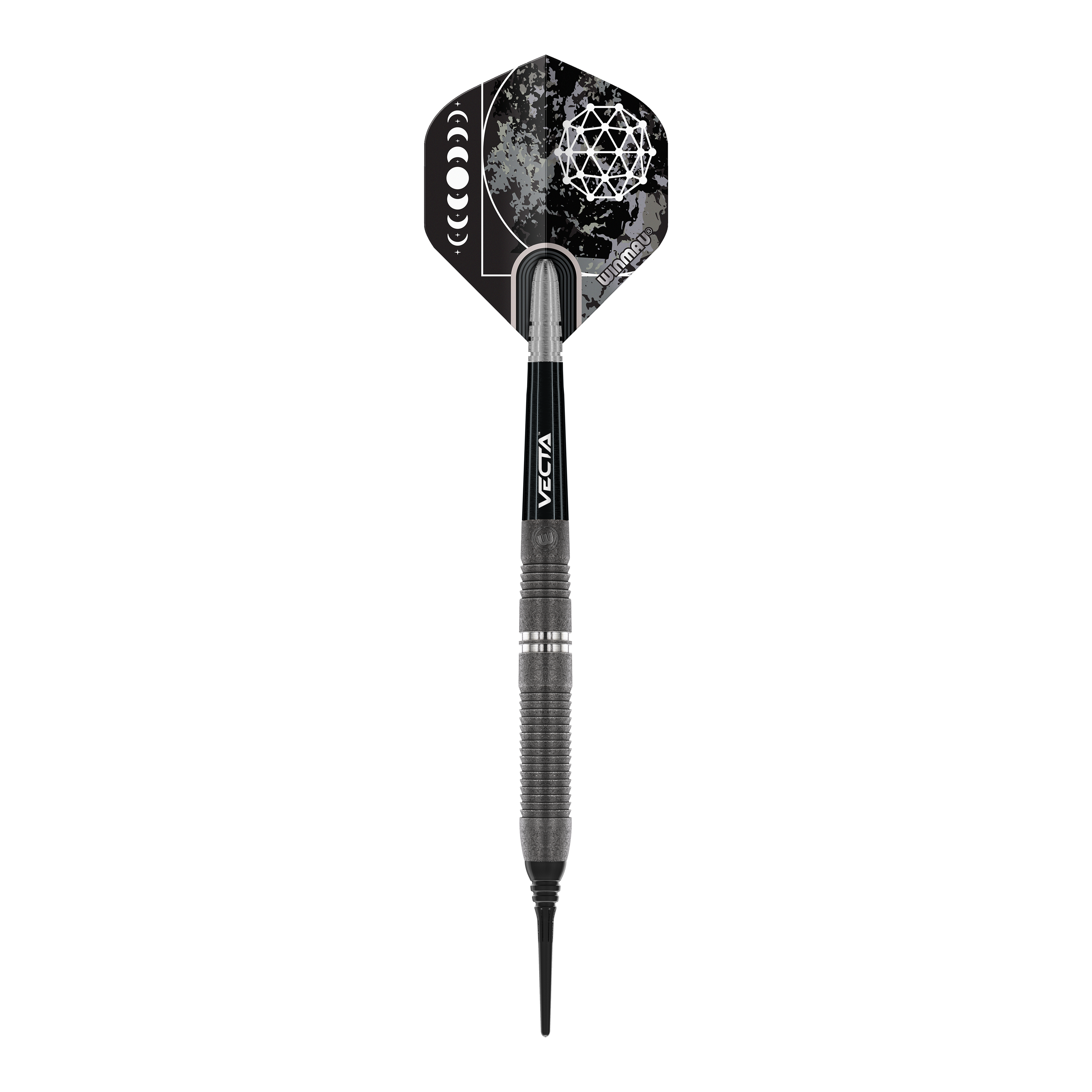 Winmau Callisto 03 soft darts - 20g Das Bild zeigt einen Winmau Callisto 03 Softdart mit einem Gewicht von 20 Gramm. Der Dart ist schwarz und silber und hat eine auffällige Flight-Grafik mit geometrischem Muster.