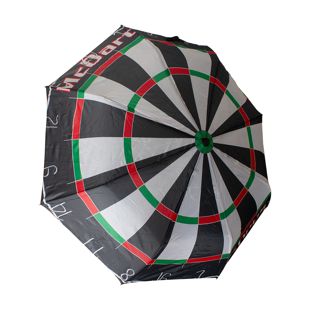 SCHIRM-McDart-Dartboard-Regenschirm-2dQBxf4ST22BdQ Auf dem Bild ist ein Regenschirm zu sehen, dessen Design wie eine Dartscheibe aussieht. Auf dem Schirm steht der Schriftzug „McDart“.