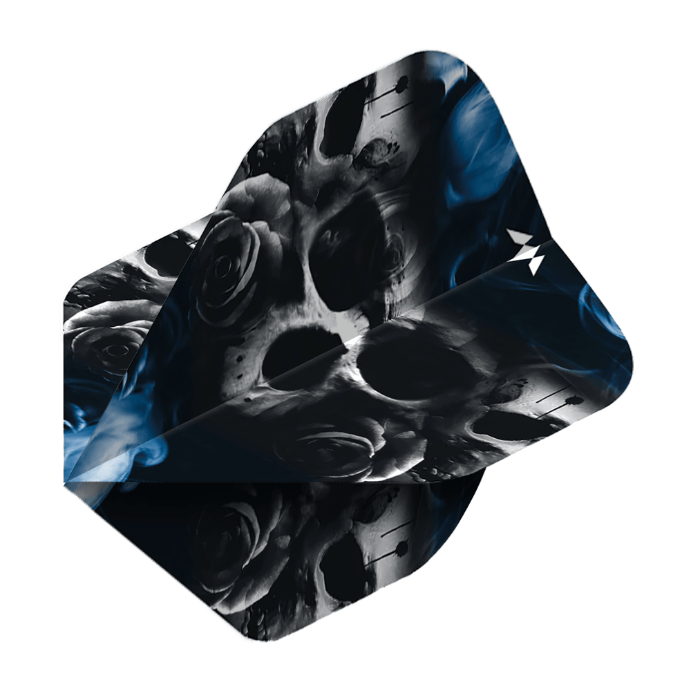 Mission Solo Shaun McDonald No2 Standard Flights Das Bild zeigt einen Dart-Flügel aus der Serie "Mission Solo Shaun McDonald No2 Standard Flights". Das Design ist in dunklen Farben gehalten und zeigt Totenköpfe sowie Rosen mit blauen Akzenten.