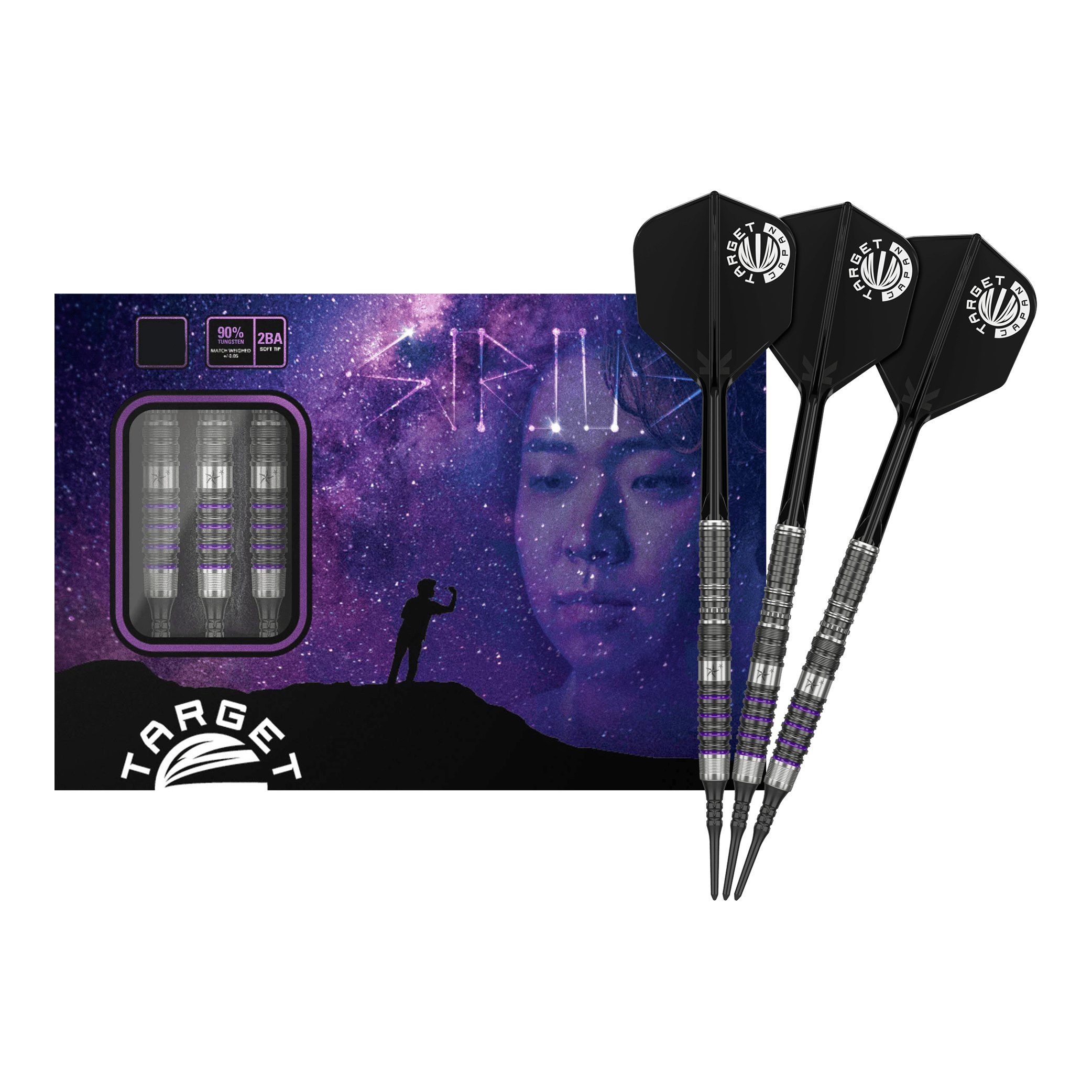 Das Bild zeigt die "Target Japan Prime Series Yuta Hayashi Sirius GEN3 MAX Softdarts - 21,5g" vor einer Verpackung mit einem Weltraum-Motiv. Drei Darts sind neben der Box zu sehen, die schwarze Flights und ein silber-lila Design haben.