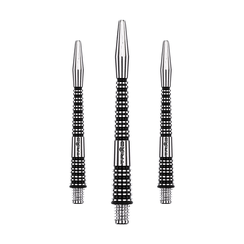 Das Bild zeigt drei schwarze Aluminium-Dartschäfte der Marke Winmau. Die Schäfte haben ein gerilltes Design und sind in unterschiedlichen Längen angeordnet.