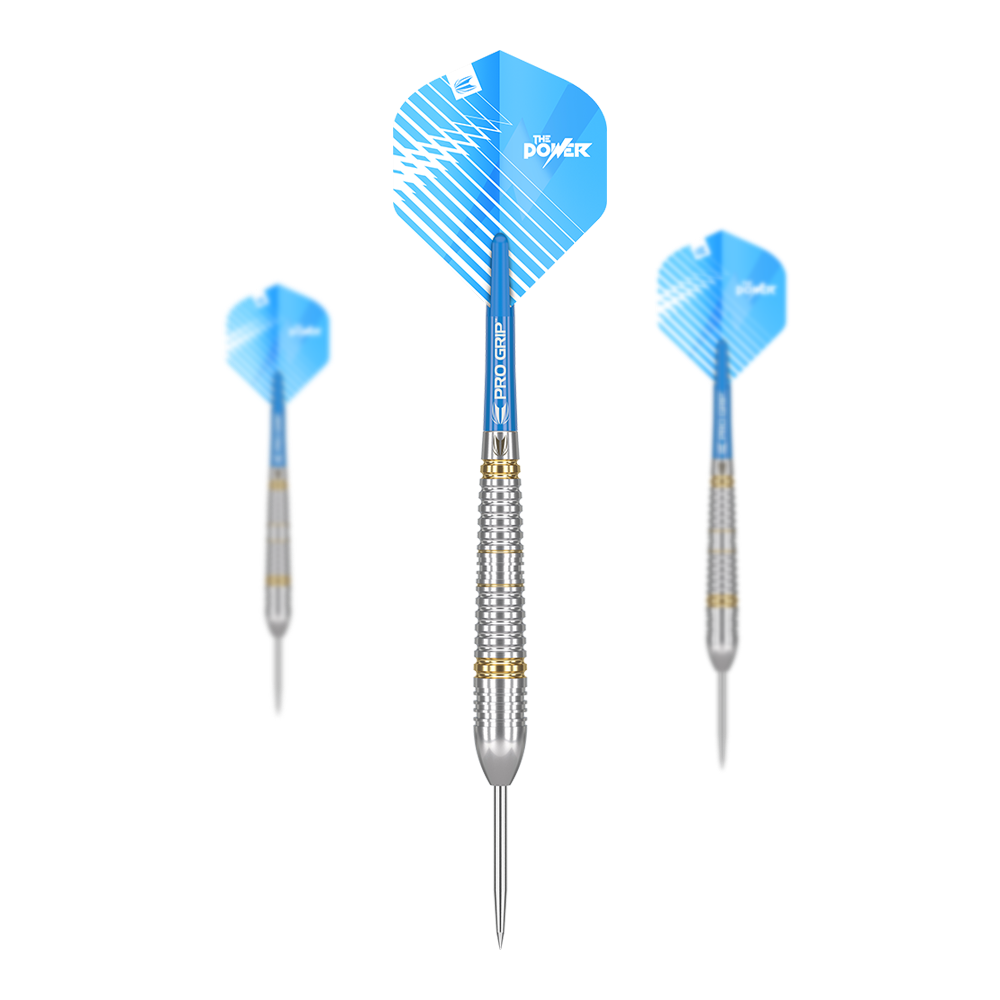 Target Phil Taylor Brass Steeldarts - 22g Das Bild zeigt drei Target Phil Taylor Brass Steeldarts mit einem Gewicht von 22g. Die Darts haben blaue Flights und silberne, gerillte Barrels.