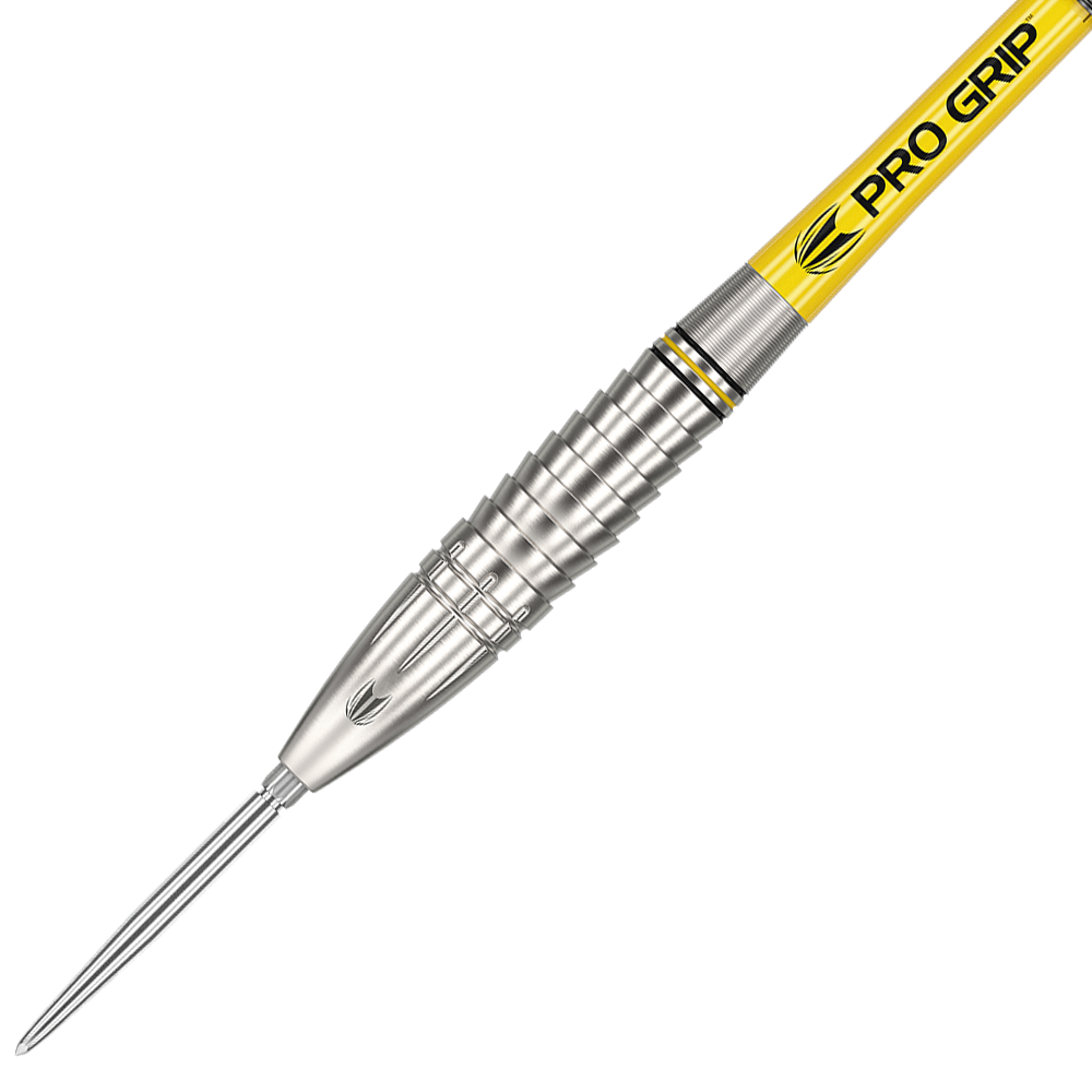 190222_Target_Scott_Williams_GEN1_Swiss_Point_Steeldarts_2 Das Bild zeigt einen Target Scott Williams GEN1 Swiss Point Steeldart. Der Dart hat eine silberne, gerillte Spitze und einen gelben Schaft mit der Aufschrift "PRO GRIP".