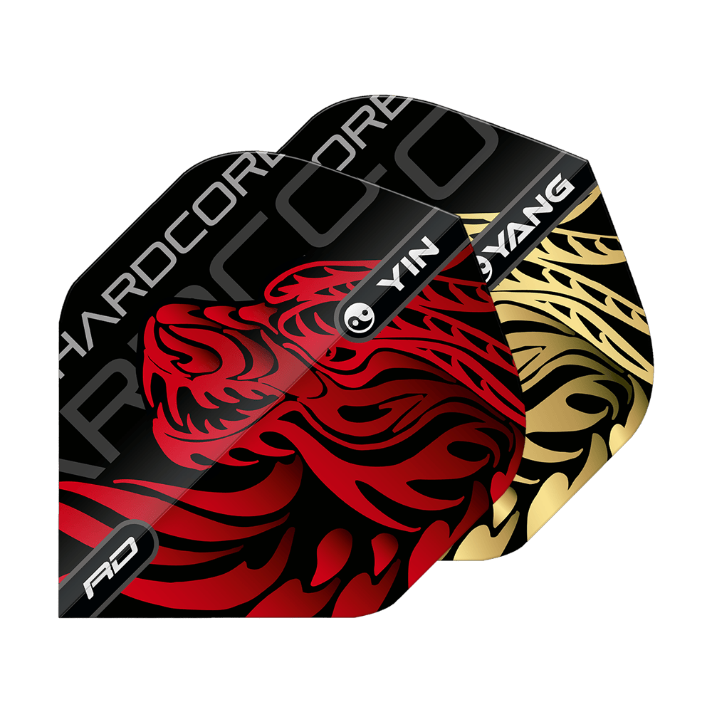Red Dragon Jonny Clayton Gold Red Yin Yang Standard Flights Das Bild zeigt zwei Dart-Flights mit auffälligen Drachenmotiven in Rot und Gold. Auf den Flights stehen die Worte „Yin Yang“ und „Hardcore“.