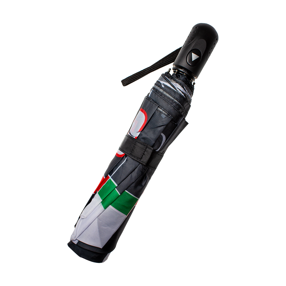 SCHIRM-McDart-Dartboard-Regenschirm-3Cxn2CkraSV4Ev Dies ist der zusammengefaltete McDart Dartboard Regenschirm. Der Schirm hat ein Design, das an eine Dartscheibe erinnert.