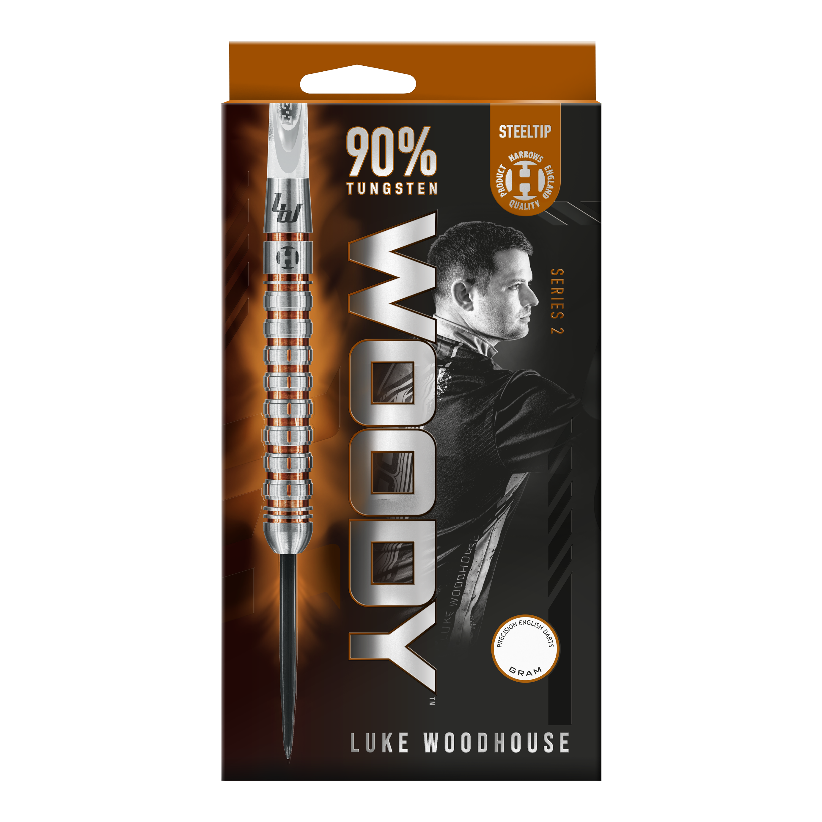 Harrow's Luke Woodhouse Series 2 steel darts Das Bild zeigt die Verpackung der Harrows Luke Woodhouse Series 2 Steeldarts. Auf der Vorderseite sind ein Dartpfeil, der Name "WOODY" und ein Bild von Luke Woodhouse zu sehen.