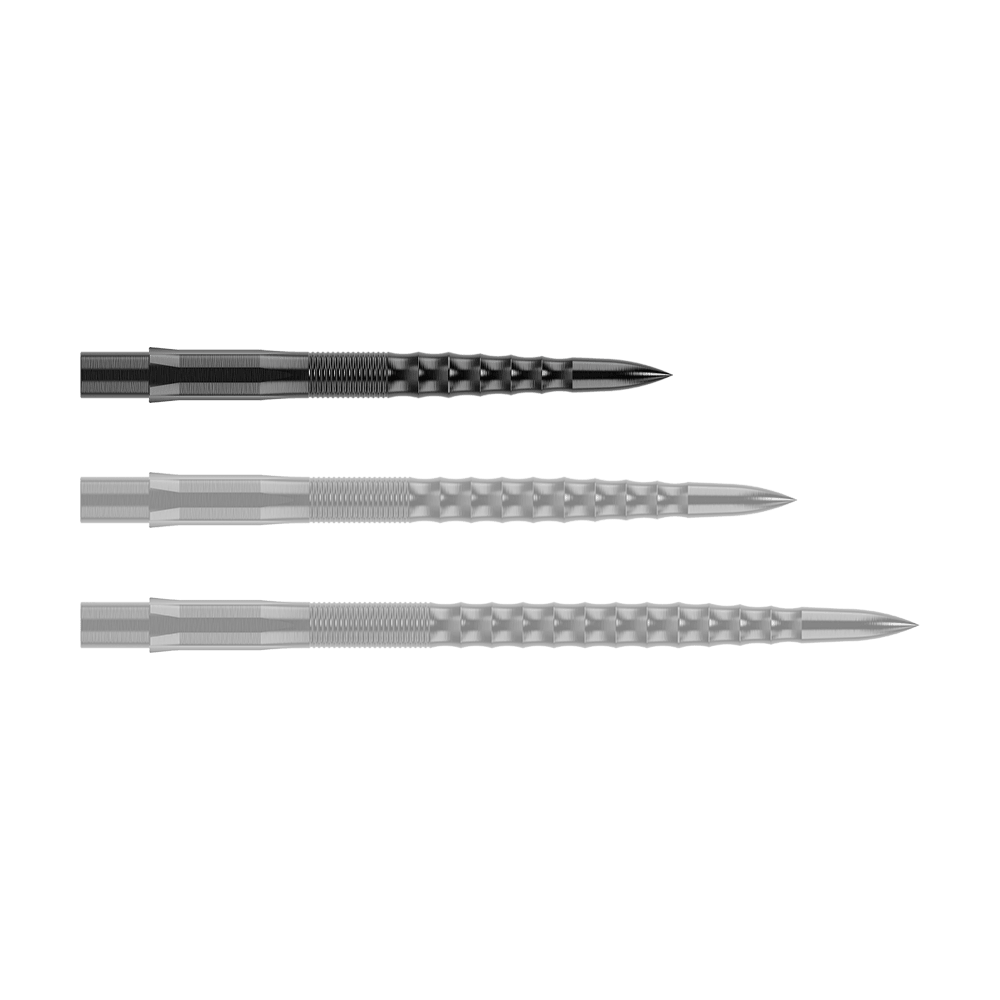 Das Bild zeigt drei schwarze Steeldartspitzen mit einer geriffelten Oberfläche. Sie sind nebeneinander angeordnet und haben eine spitz zulaufende Form.
