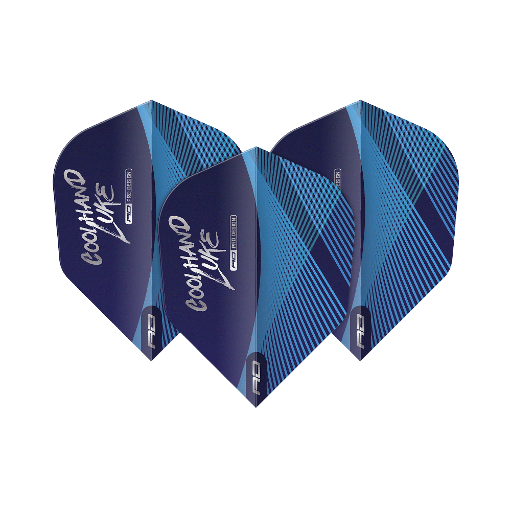 Das Bild zeigt drei blaue Dart-Flights mit silbernen und blauen Linienmustern. Auf den Flights steht der Schriftzug "Coolhand Luke".