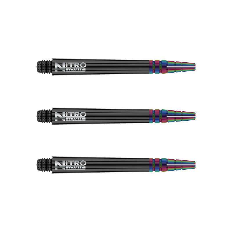 C608_Nitro_Ionic_Medium_Black_Shafts Das Bild zeigt drei schwarze RedDragon Nitrotech Ionic Shafts, die nebeneinander angeordnet sind. Am vorderen Ende der Shafts sind bunte, metallicfarbene Akzente zu sehen.
