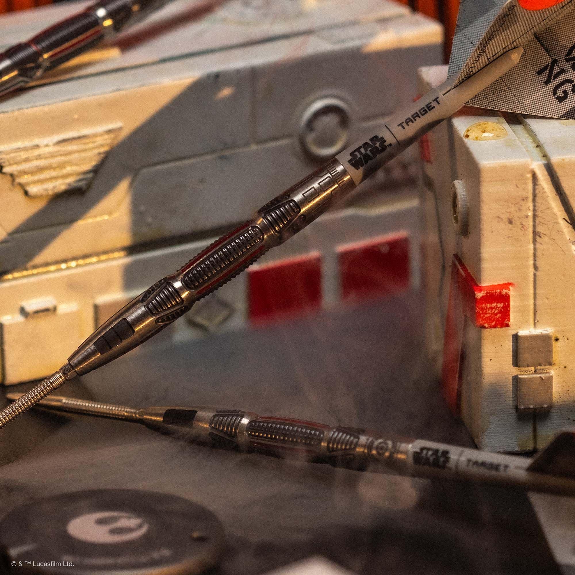 Target Star Wars X-Wing Swiss Point Steel Darts Das Bild zeigt die Target Star Wars X-Wing Swiss Point Steeldarts. Dieses Produkt hat ein spezielles Star Wars X-Wing Motiv.