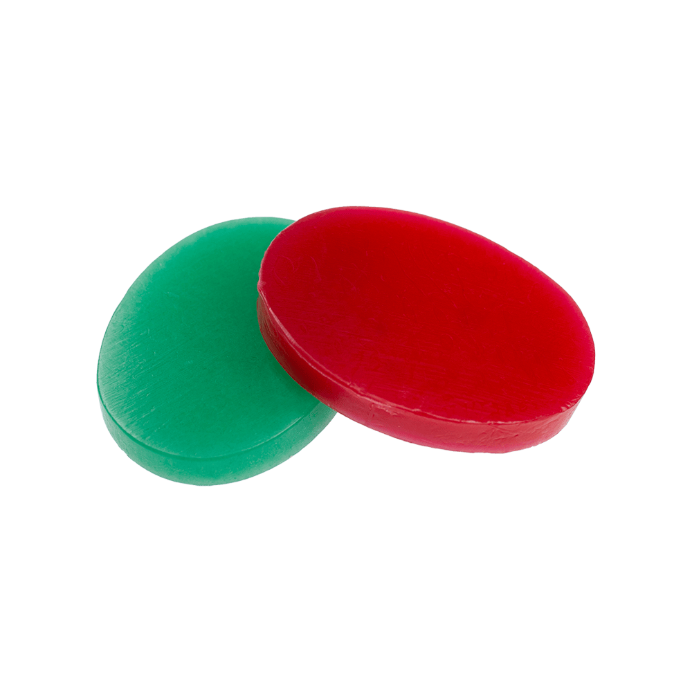 604_Fingerwachs_3 Auf dem Bild sind zwei ovale Wachsplatten in den Farben Rot und Grün zu sehen. Es handelt sich um das Produkt "Fingerwachs".