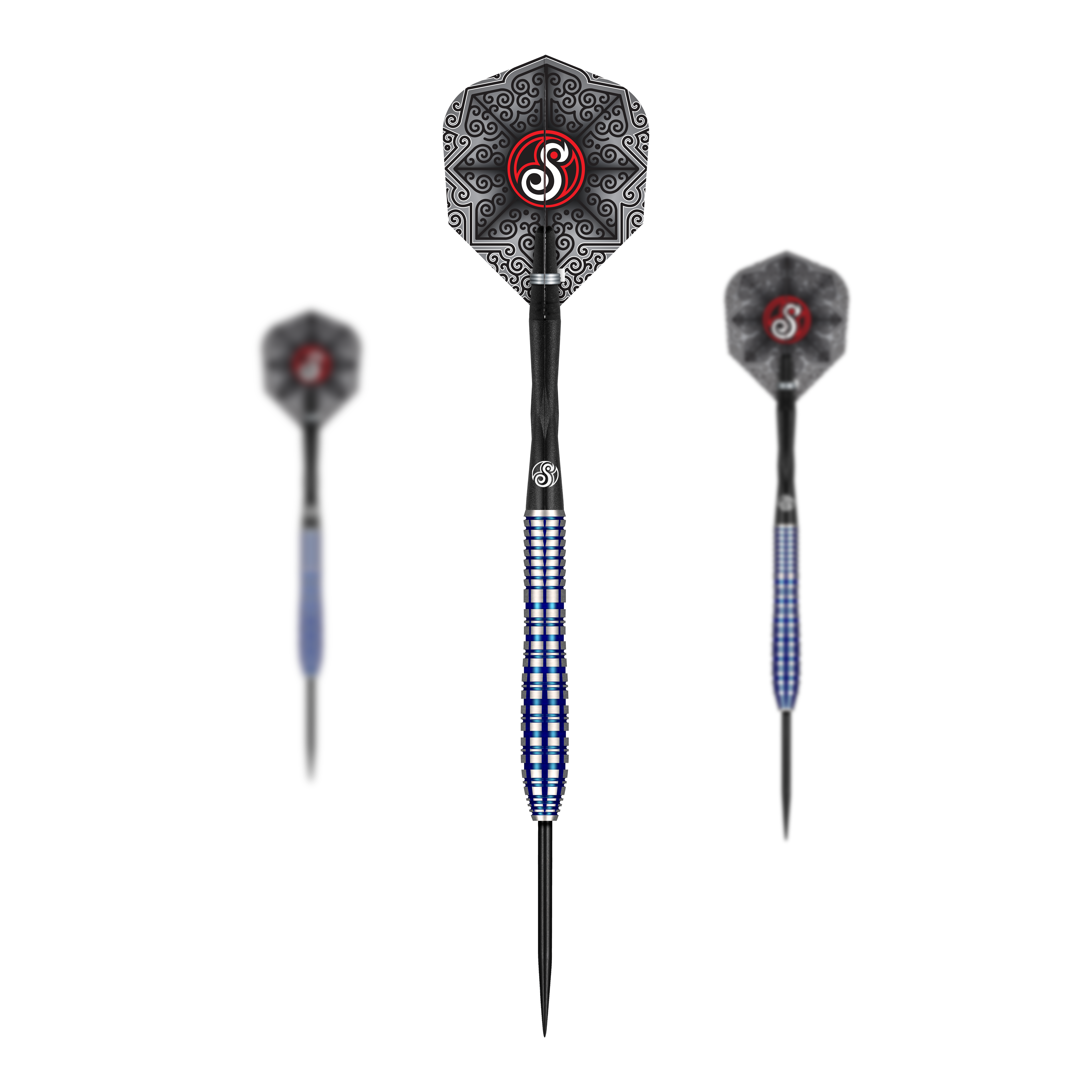 Das Bild zeigt drei Steeldarts aus der Shot Pro Series Nicole Regnaud Renegade, 23g. Die Darts haben ein auffälliges Design mit schwarzem und silbernem Muster sowie einem blau-silbernen Schaft.