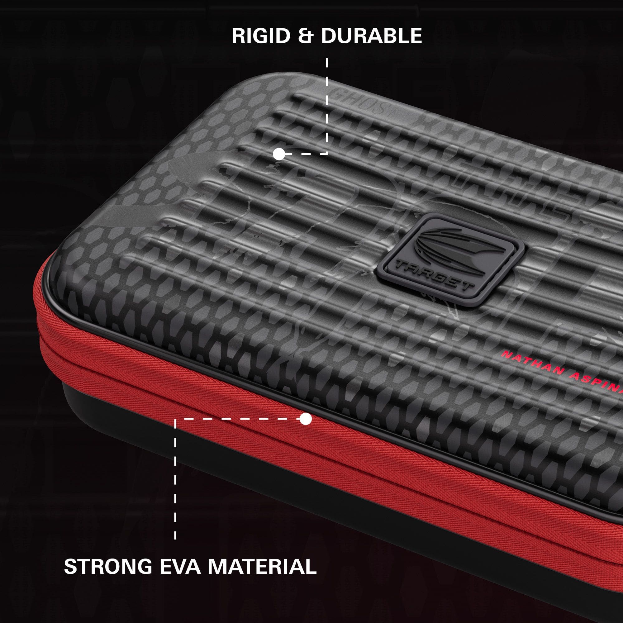 Takoma XL Ghost Series Nathan Aspinall dart case Takoma XL Ghost Series Nathan Aspinall Dartcase wird hier aus einer anderen Perspektive gezeigt. Das Etui bietet sicheren Stauraum für Dartzubehör.