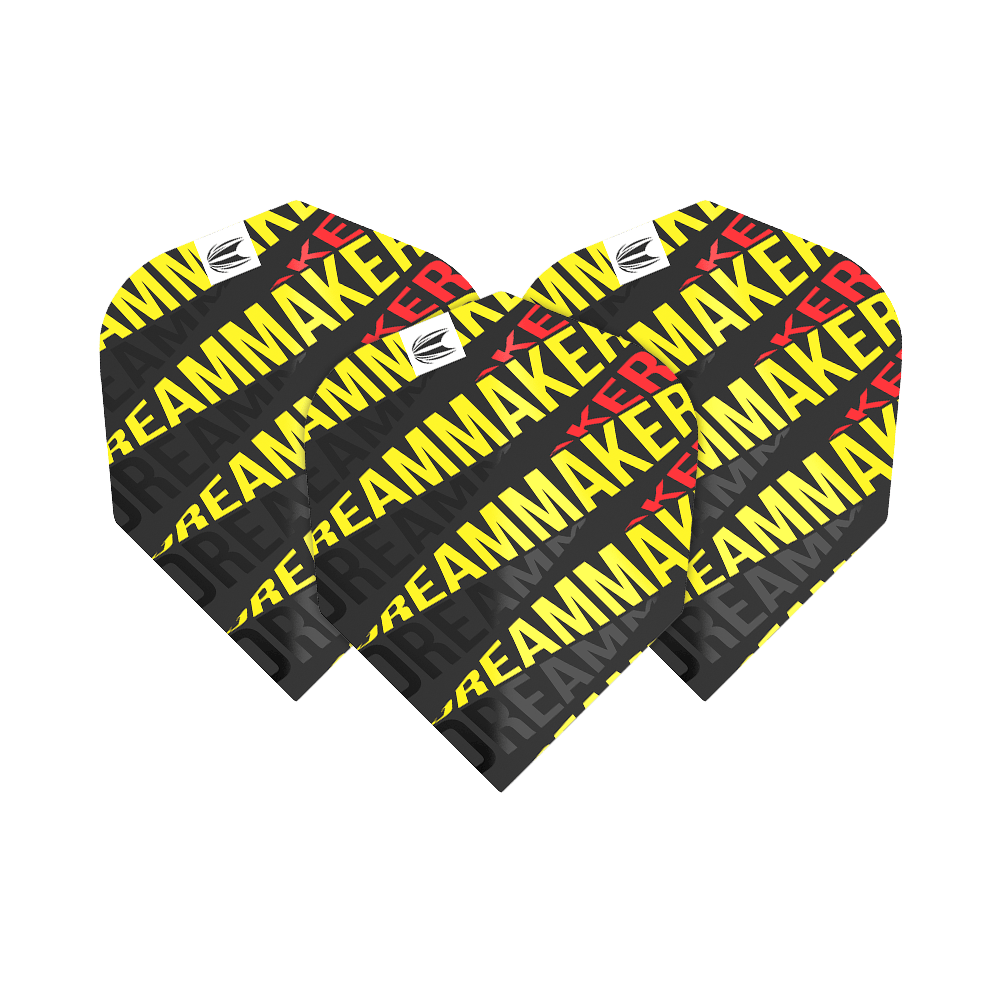 TG79_336530_Target_Pro_Ultra_Dimitri_Van_Den_Bergh_80_No6_Flights_1PcNXzThLE2ngp Das Bild zeigt drei Dart-Flights mit dem Schriftzug "DREAMMAKER" in gelber und roter Schrift. Die Flights sind schwarz mit markantem Aufdruck und tragen das Logo von Target.