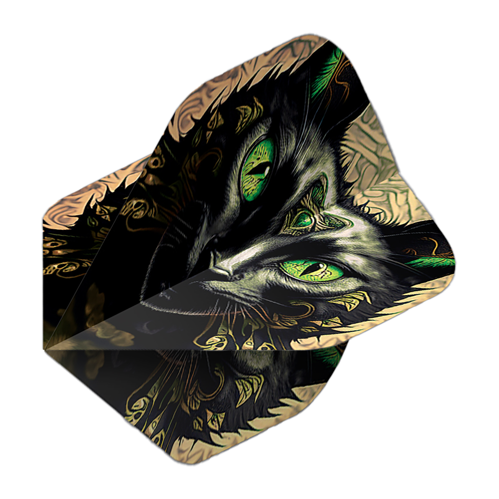 Pentathlon Flights Cat Das Bild zeigt das Produkt 'Pentathlon Katze No2 Standard Flights'. Auf dem Flight ist ein kunstvoll gezeichneter Katzenkopf mit leuchtend grünen Augen abgebildet.