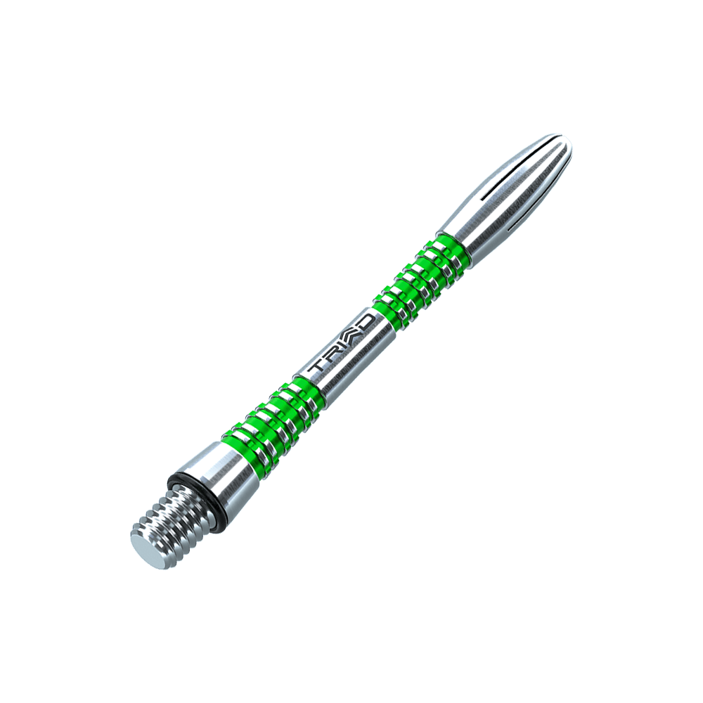 Auf dem Bild ist ein Winmau Triad Aluminium Shaft in Grün zu sehen. Das Produkt besteht aus silbernem Aluminium mit grünen Akzenten und dem Schriftzug "TRIAD".