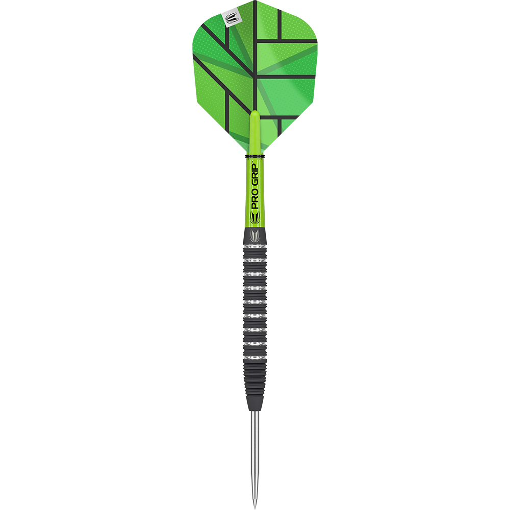 Das Bild zeigt einen einzelnen Target Yohkoh 02 Steeldart. Der Dart hat grüne und schwarze Elemente sowie einen auffälligen grünen Flight.