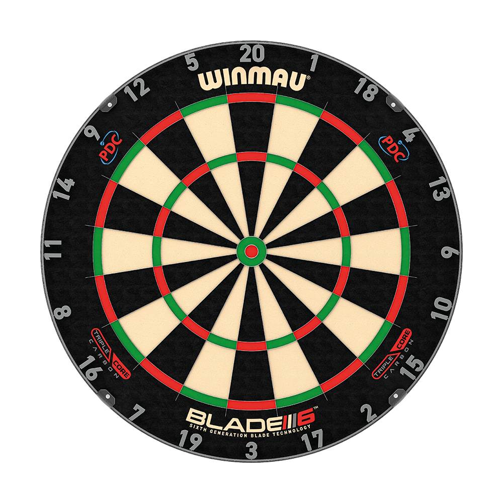 Winmau Blade 6 Triple Core Set with PDC Surround and 2 sets of darts Zu sehen ist das Winmau Blade 6 Triple Core Set mit PDC Surround und 2 Sets Darts. Das Bundle bietet eine Turnier-Dartscheibe mit schwarzem Surround und zwei Dart-Sets.