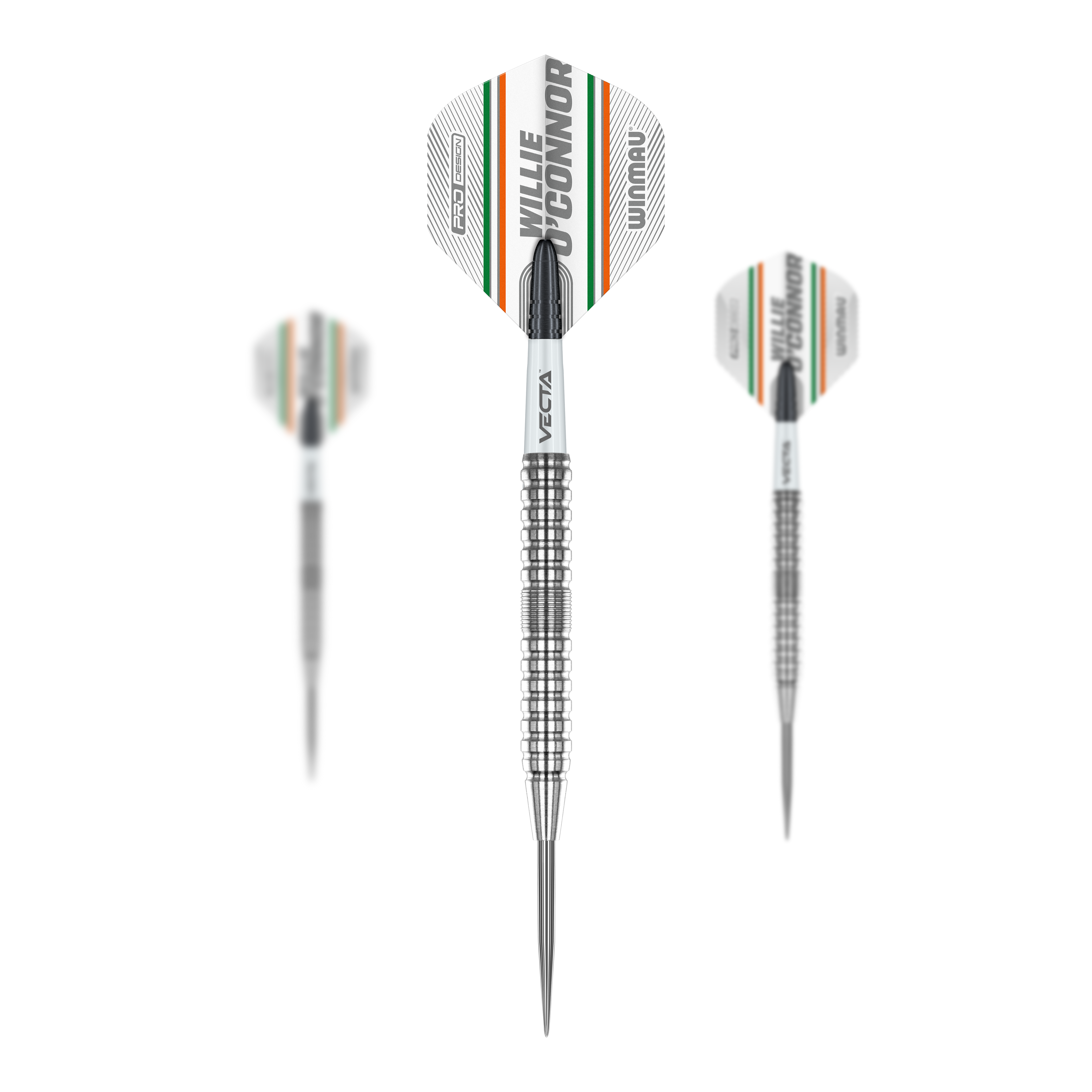 Winmau Willie OConnor Steel Darts - 23g Das Bild zeigt drei Steeldarts des Modells "Winmau Willie O'Connor" mit 23g Gewicht. Die Flights sind mit dem Namen "Willie O'Connor" sowie farbigen Streifen versehen.