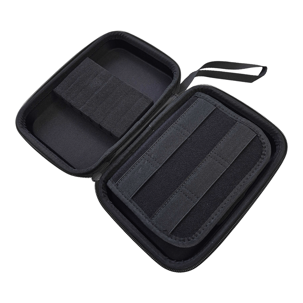 System-4 dart case with your design Das Bild zeigt ein Produkt mit dem Dateinamen MCS4-Pink_McDart_System4_Dartcase_Mit_Wunschdruck_Pink_3. Es ist eine Nahaufnahme des Artikels.
