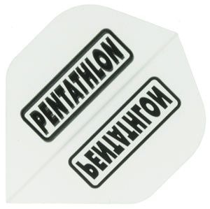 p14 Das Bild zeigt ein weißes Dartflight mit der Aufschrift „PENTATHLON“ in schwarzer Schrift. Das Produkt ist als „Pentathlon Flights P14“ bekannt.