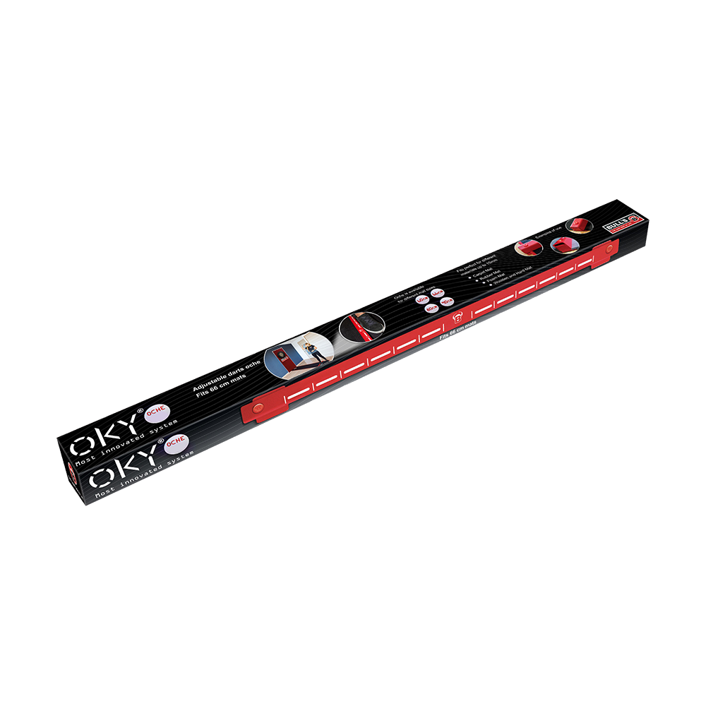 67821_Bulls_Oky_System_Metall_Oche_O60_4 Das Bild zeigt das Produkt "Bulls Oky Metall Oche" in seiner Verpackung. Es handelt sich um eine Metall-Abwurflinie für Darts, die in Schwarz und Rot gestaltet ist.