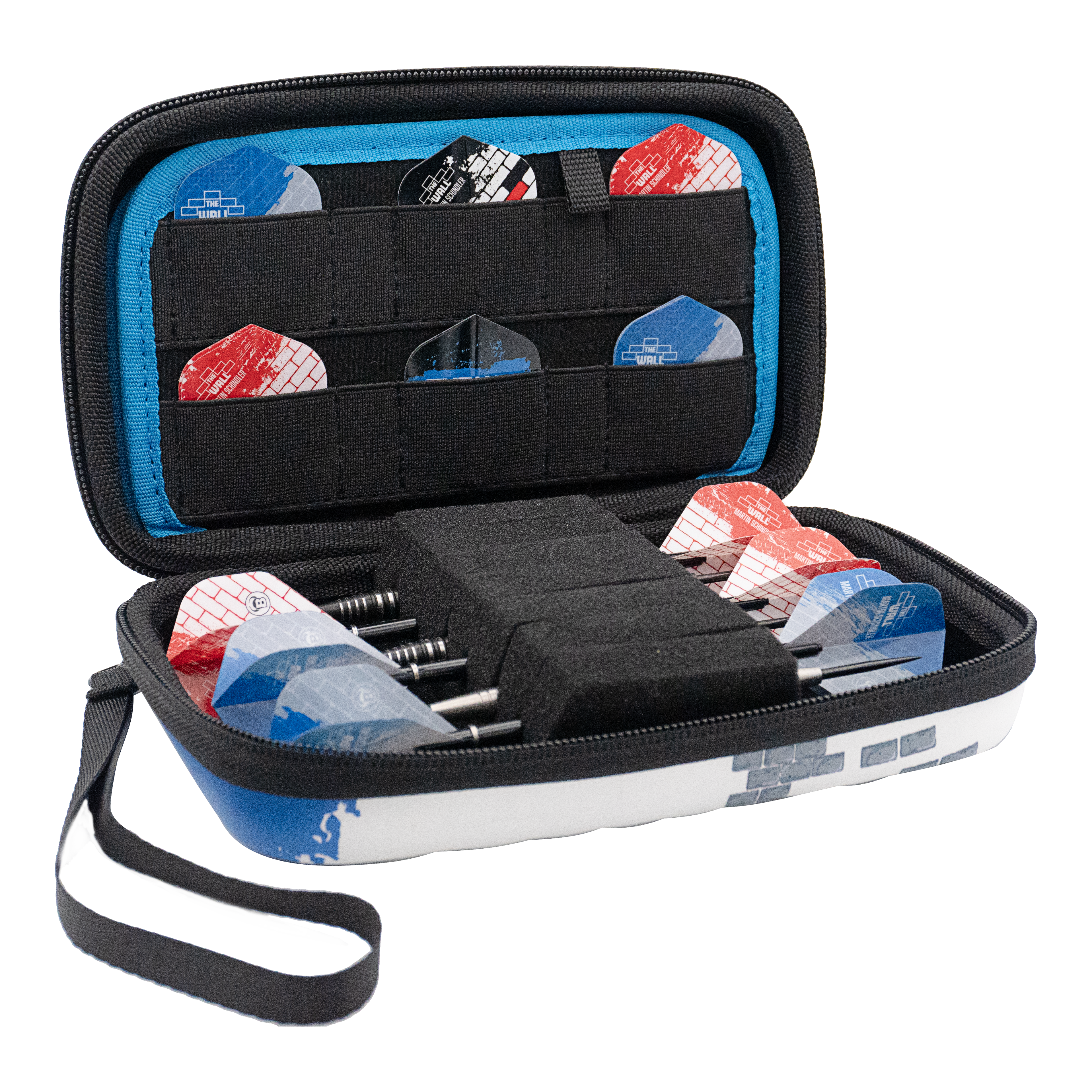 Das Bild zeigt das Bulls Orbis XL Martin Schindler Dartcase, das geöffnet ist. Im Inneren sind mehrere Darts und Ersatz-Flights ordentlich verstaut.