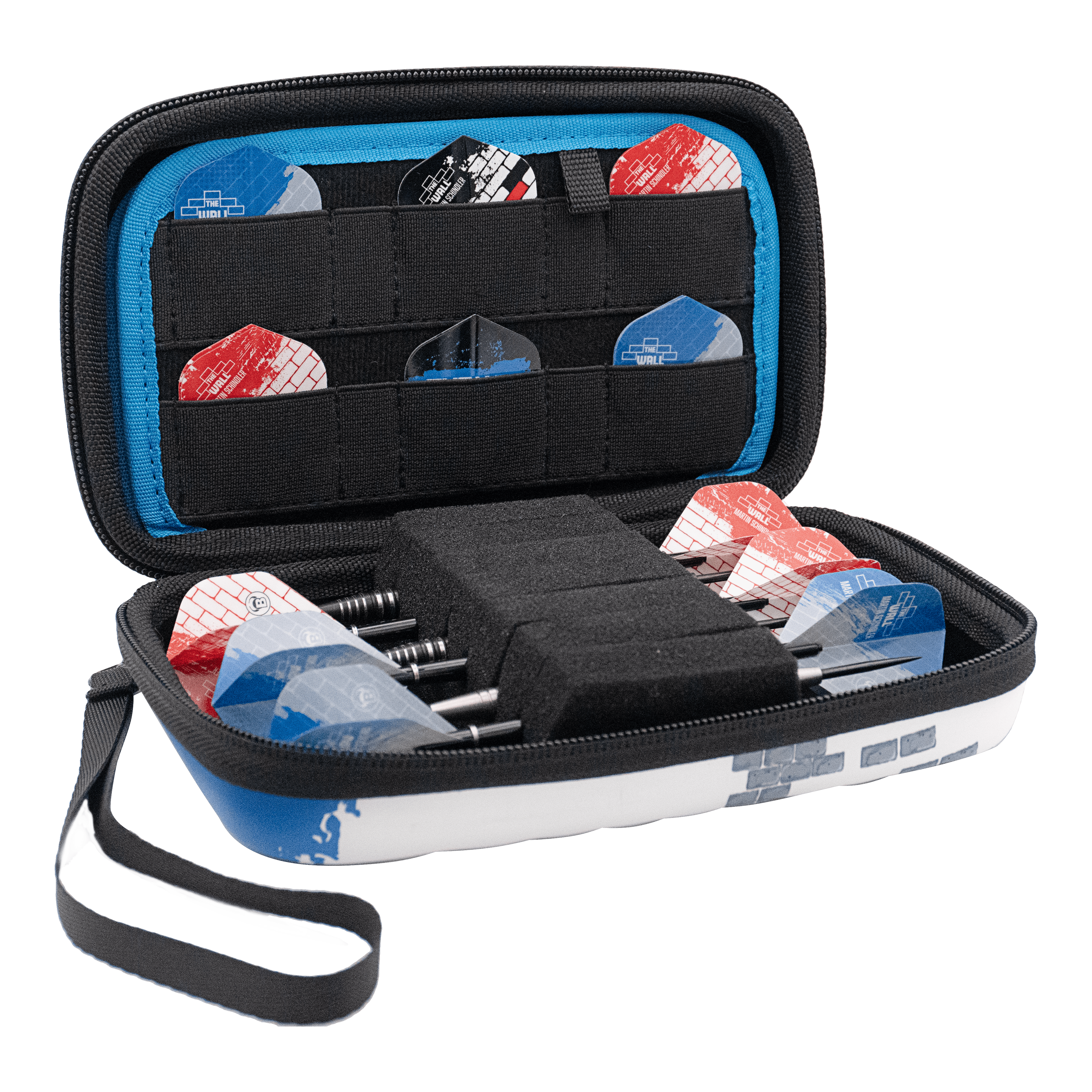Bulls Orbis XL Martin Schindler dart case Das Bild zeigt das Bulls Orbis XL Martin Schindler Dartcase, das geöffnet ist. Im Inneren sind mehrere Darts und Ersatz-Flights ordentlich verstaut.