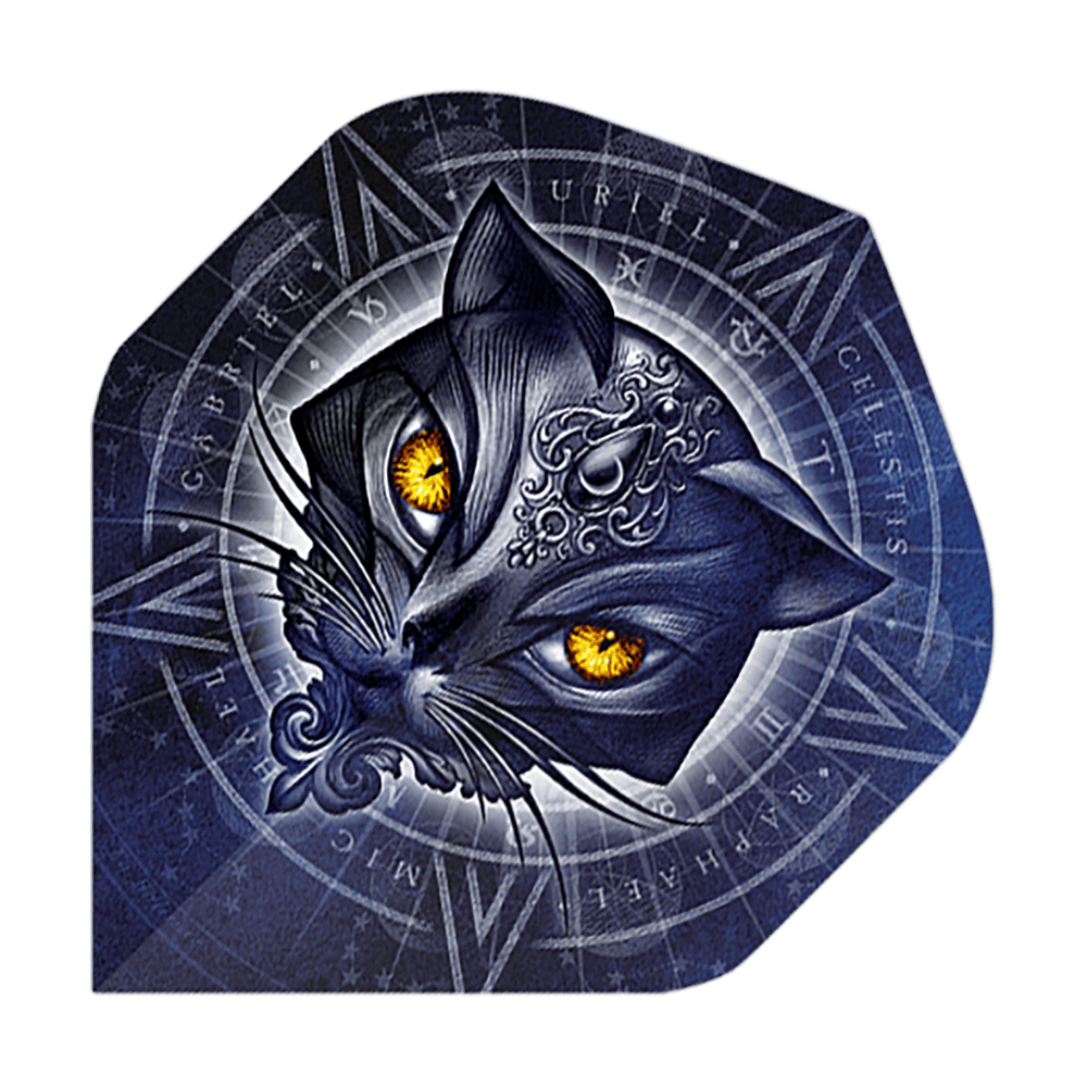 Alchemy Star Of Ailouros No2 Standard Flights Das Bild zeigt einen stilisierten Katzenkopf mit leuchtend gelben Augen vor einem mystischen, blauen Hintergrund. Im Hintergrund sind verschiedene Symbole und Schriftzüge in einem kreisförmigen Muster angeordnet.