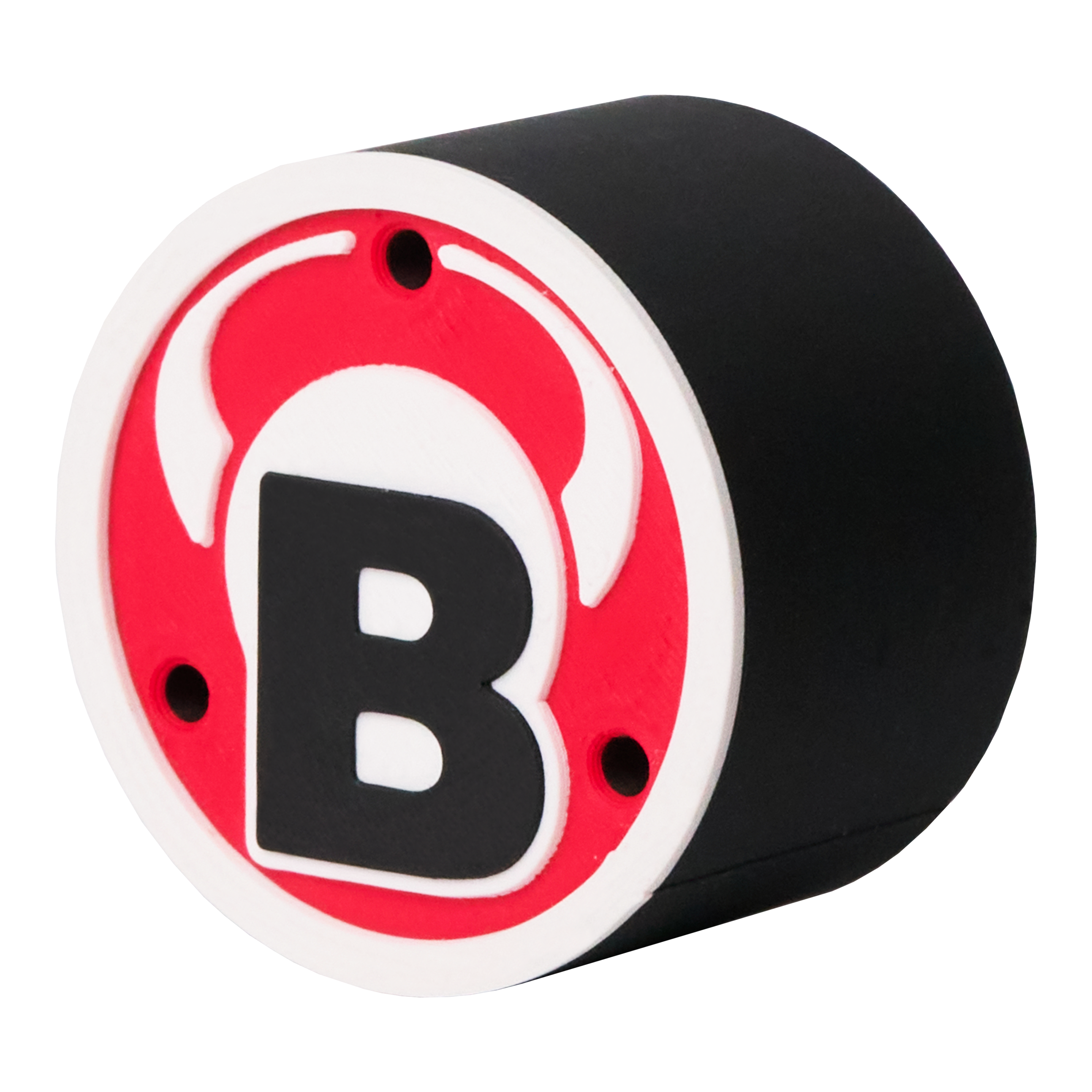 Bulls Dart Holder Logo Round Das Bild zeigt ein rundes schwarzes Produkt mit einem roten und weißen Logo auf der Vorderseite. In der Mitte des Logos befindet sich ein großes schwarzes "B" mit weißen Hörnern darüber.