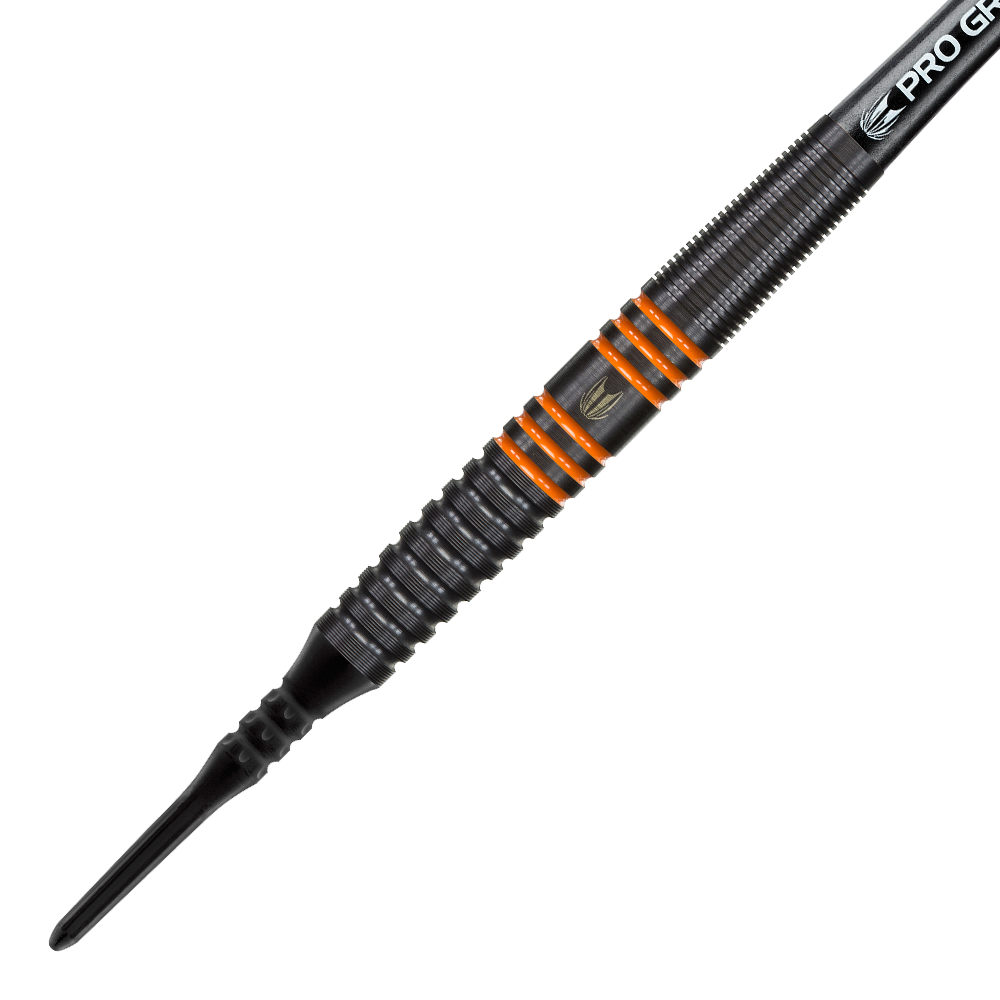 Das Bild zeigt einen Target RVB 80% Black Tungsten Softdart. Der Dart ist schwarz mit orangenen Ringakzenten und hat eine strukturierte Griffoberfläche.