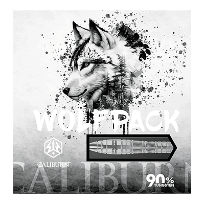 Caliburn Wolfpack W2 steel darts - 22g Das Bild zeigt die Verpackung der Caliburn Wolfpack W2 Steeldarts – 22g mit einer stilisierten Zeichnung eines Wolfes. Auf der Verpackung steht außerdem "90% Tungsten".