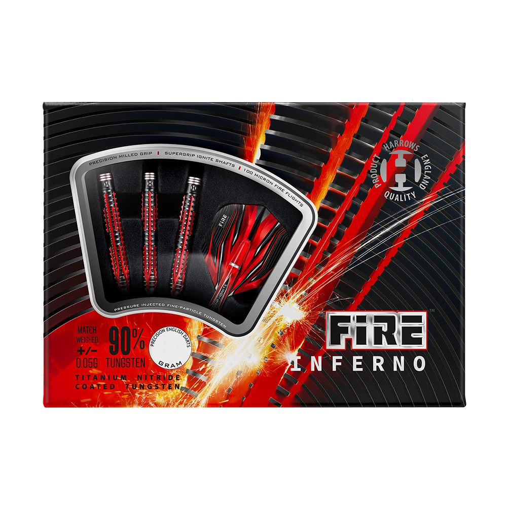 HA26999_Harrows_Fire_Inferno_Steeldarts_3 Das Bild zeigt eine Packung der "Harrows Fire Inferno Steeldarts". Die Verpackung ist auffällig in Schwarz und Rot gestaltet und enthält drei Darts mit roten Akzenten.