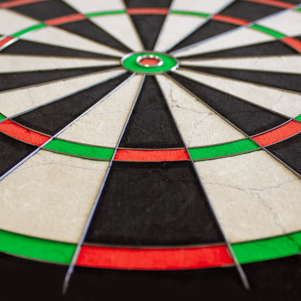 NPQ Steeldartboard Das Bild zeigt ein weiteres NPQ Steeldartboard. Alle Spielflächen sind klar markiert.