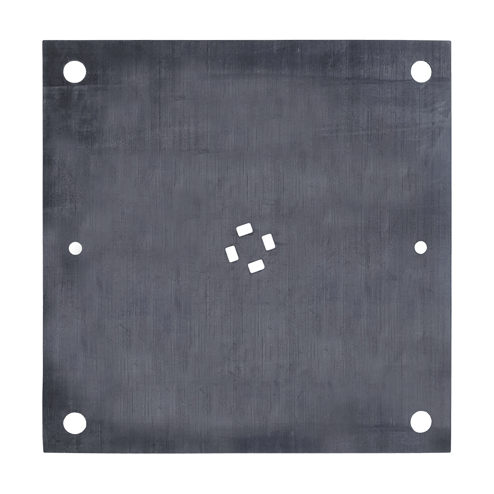 GMLD1_Gummimatte_f-r_L-wen_Dartscheibe_1oimakdky7wzvs Das Bild zeigt eine quadratische schwarze Gummimatte mit mehreren runden und quadratischen Aussparungen. Es handelt sich um das Produkt "Löwen Dart Original Ersatzteil Gummimatte".