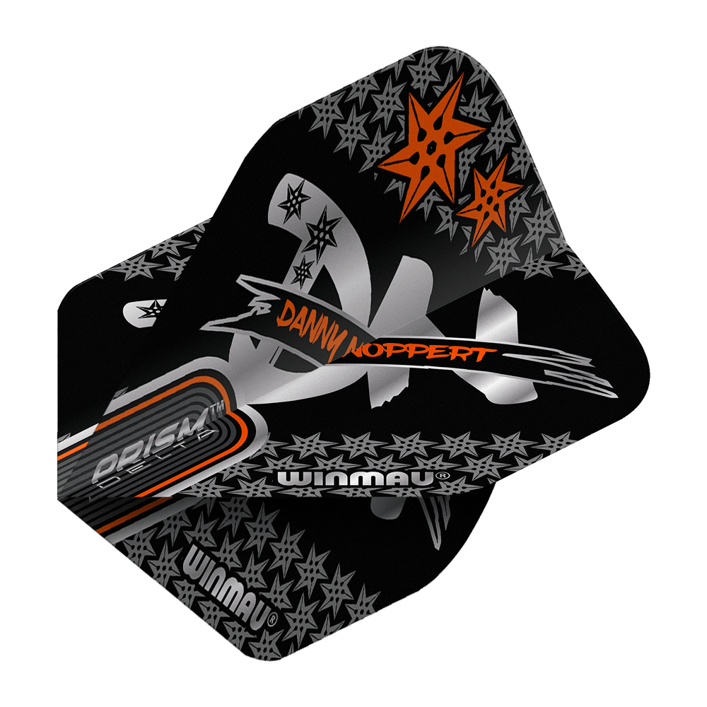 Winmau Prism Delta Danny Noppert Black Signature No2 Standard Flights Das Bild zeigt die Winmau Prism Delta Danny Noppert Black Signature No2 Standard Flights. Die Flights sind schwarz mit silbernen und orangefarbenen Sternen und dem Namen "Danny Noppert" bedruckt.